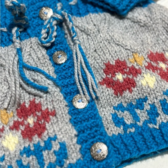 Vintage Blue and Gray Knitted Cardigan Sweater with Floral Design - Picture 4 of 9